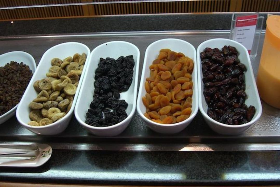 Teil des Buffets Occidental Ibiza