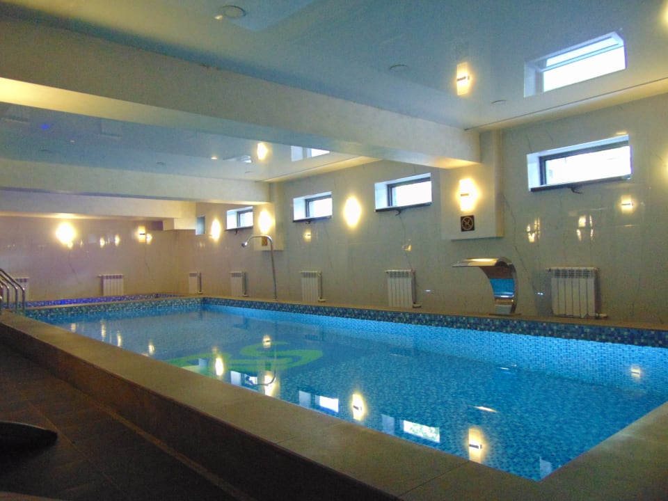 Pool Wyndham Garden Tashkent