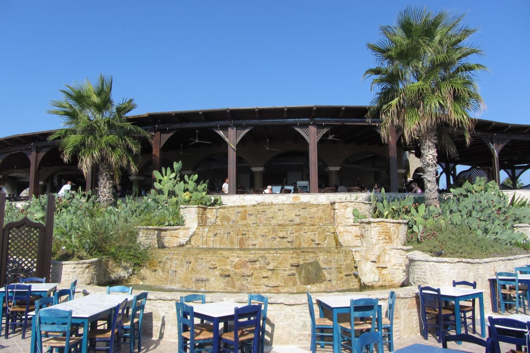 Vor dem Hauptrestaurant Hotel Kalithea Horizon Royal