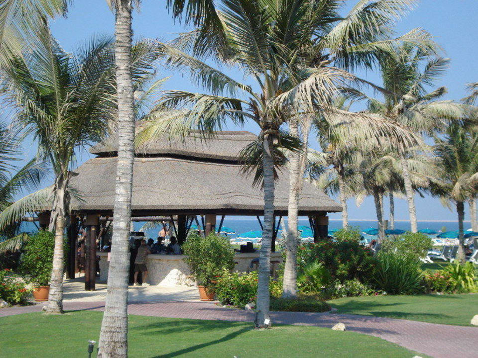 Die Captains-Bar in Strand-Nähe JA Beach Hotel