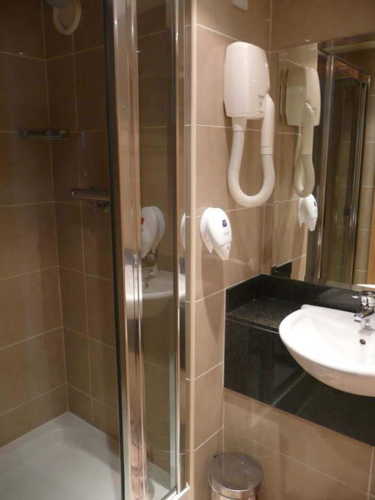 Badezimmer Academy Plaza Hotel
