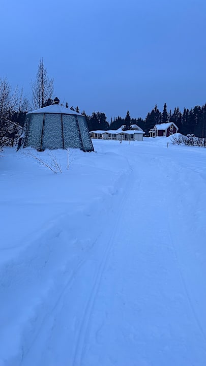 Außenansicht Aurora River Camp Glass igloos & cabins