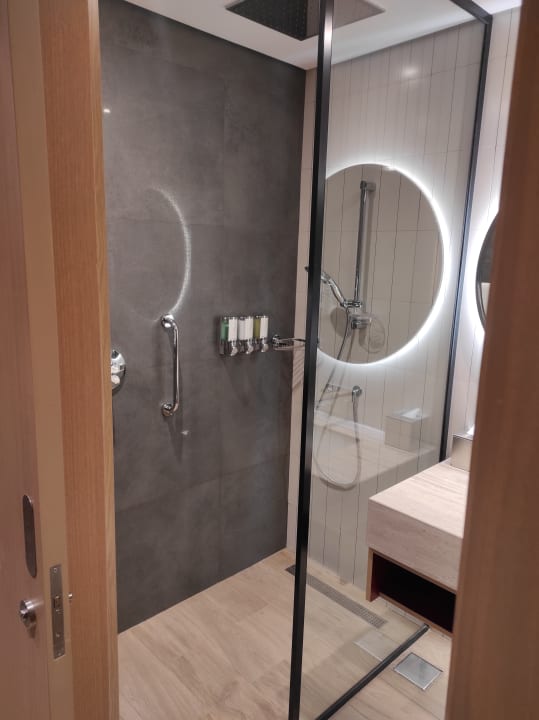 Zimmer Hampton by Hilton Marjan Island