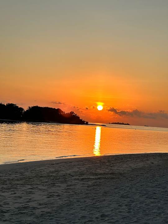 Strand Sheraton Maldives Full Moon Resort & Spa