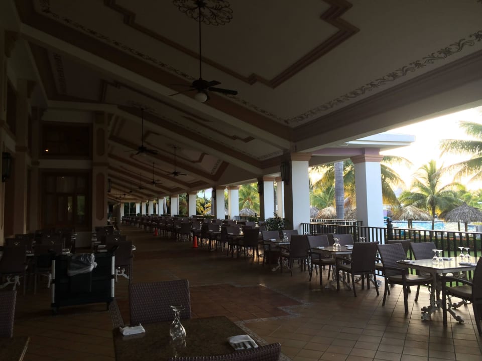 Buffetrestaurant Rose Hall (links) Riu Montego Bay - Adults Only