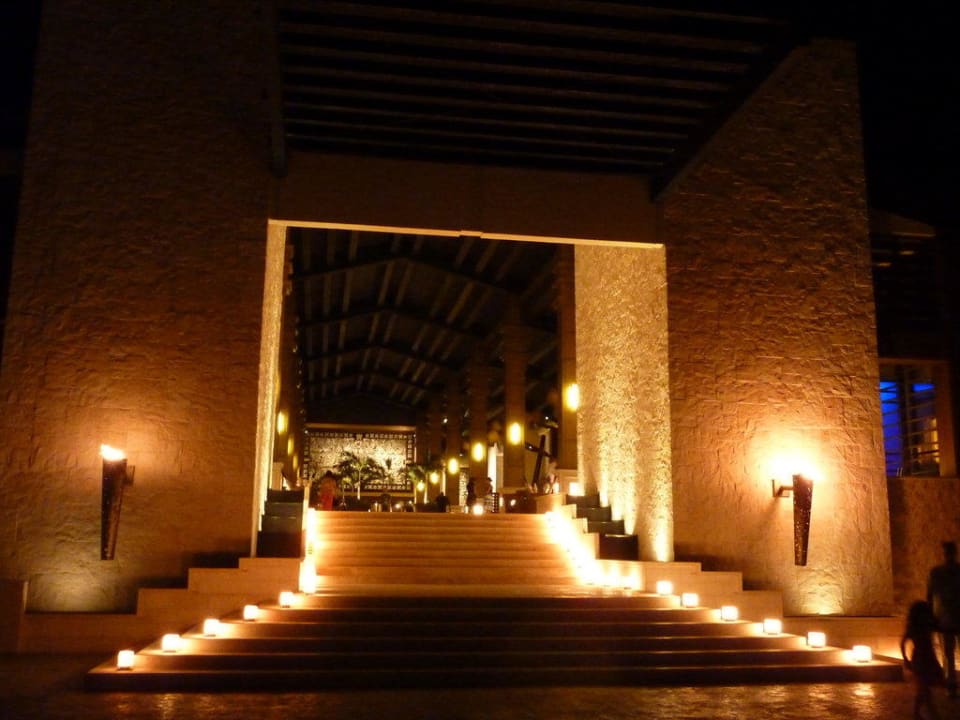 Lobby bei Nacht Dreams Riviera Cancun Resort & Spa