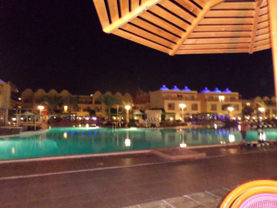 Von der Terrasse des Cal am Abend Titanic Beach Spa & Aqua Park