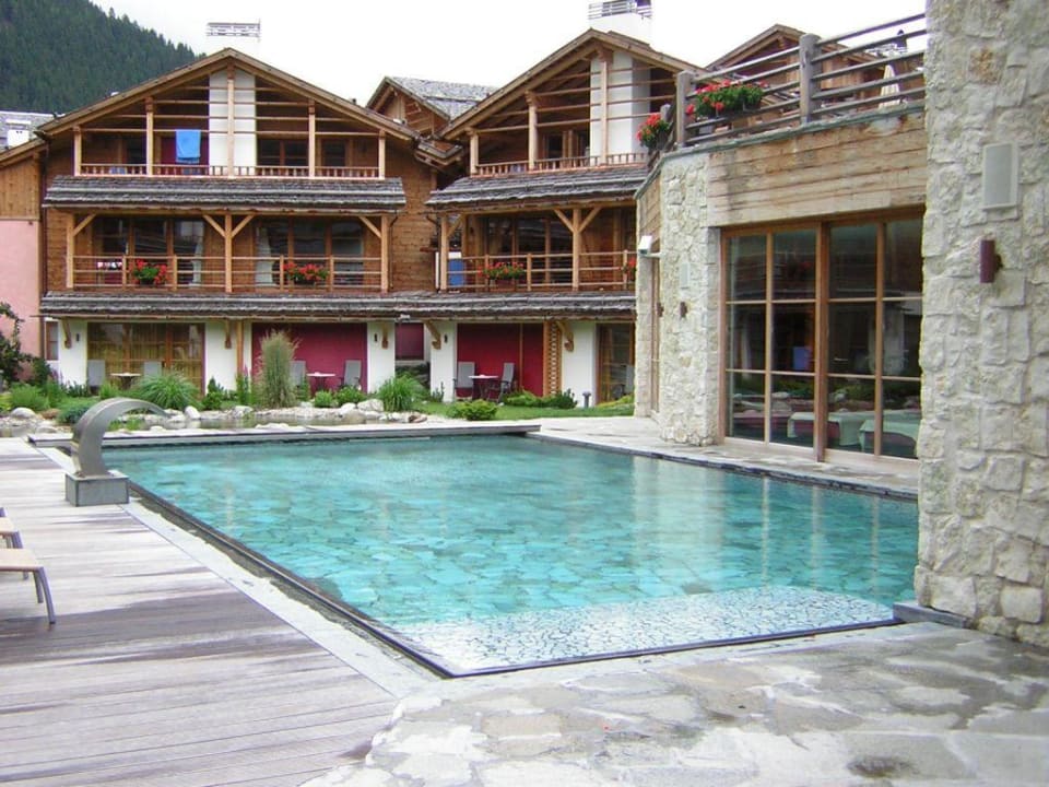 Außenpool Post Alpina - Family Mountain Chalets