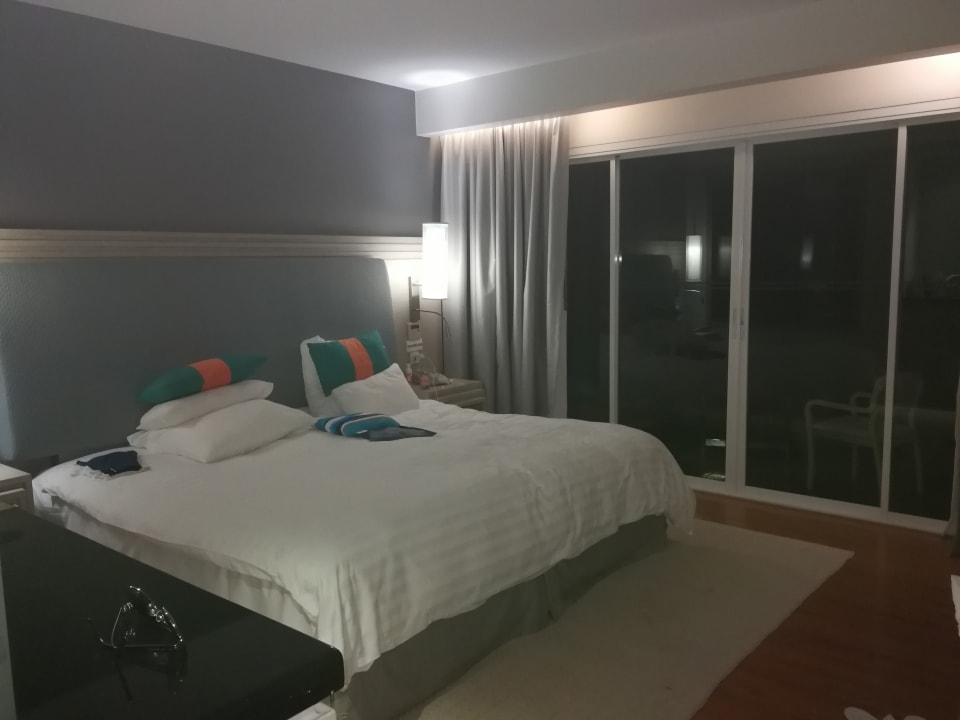 Wohn- und Schlafzimmer Pullman Phuket Panwa Beach Resort