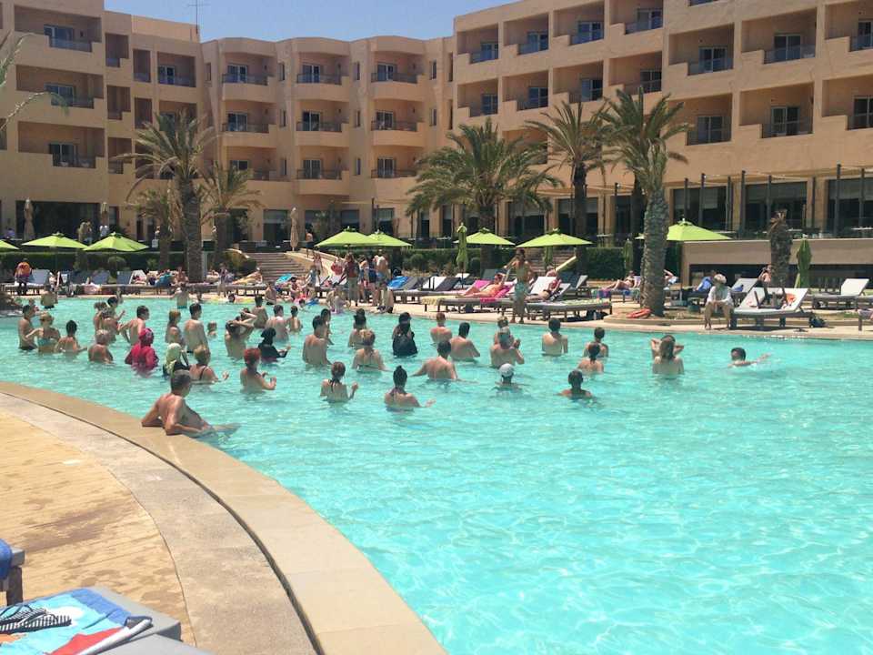 Animation im Pool Hotel Rosa Beach