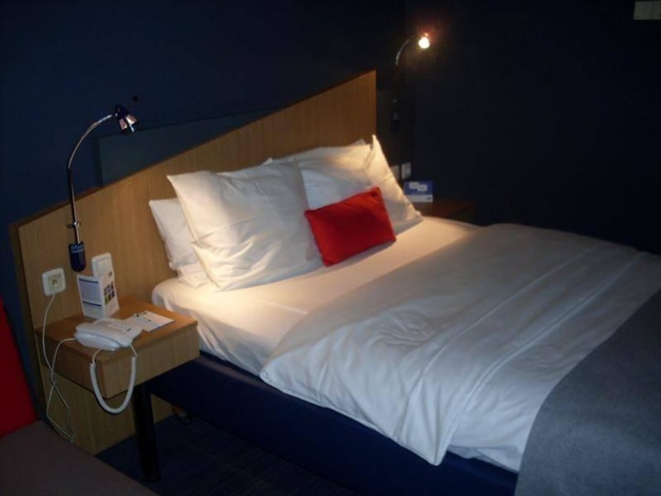 Queen-Bett Holiday Inn Express Frankfurt - Airport