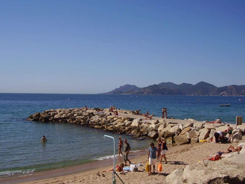 Пляж рядом с отелем Pierre & Vacances Residenz Cannes Verrerie