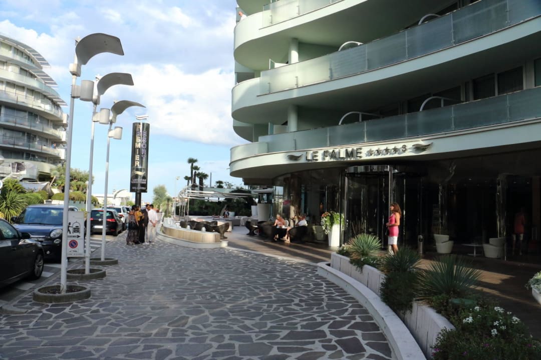 Eingang Hotel Le Palme
