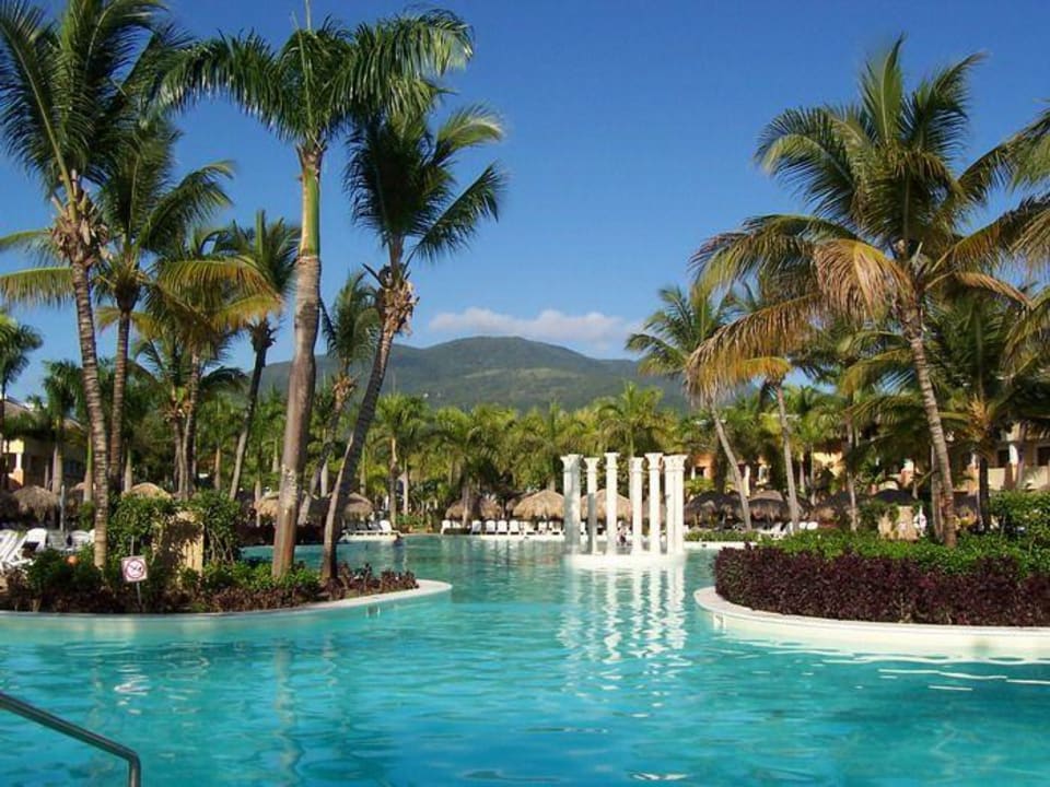 Pool im Hotel Iberostar Waves Costa Dorada