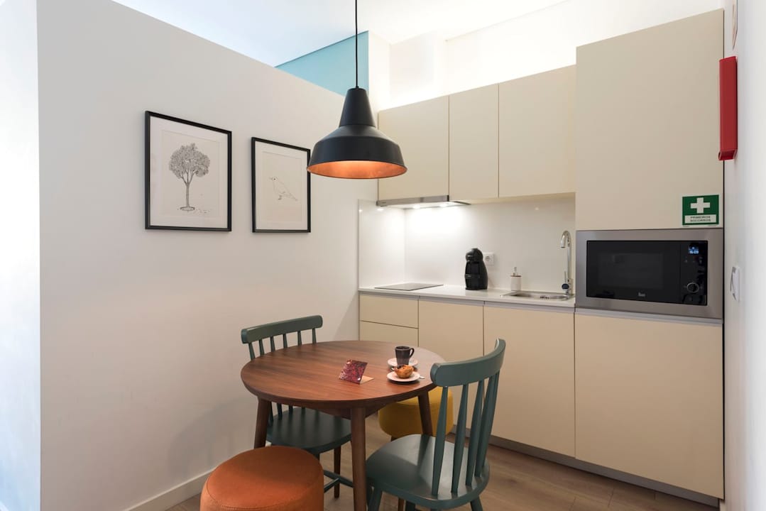 Zimmer Bloom House by Sweet Porto