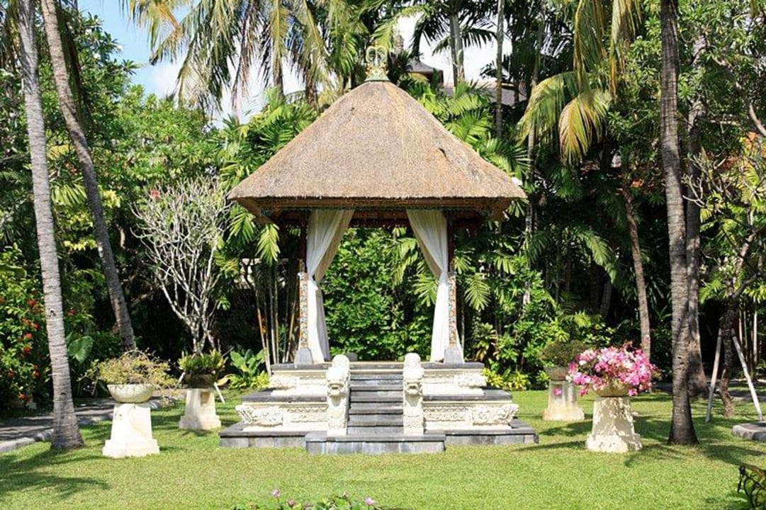 Pavillion im Garten Puri Santrian