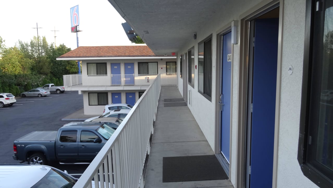 Praktisch - Außenzugänge Motel 6 Roseburg
