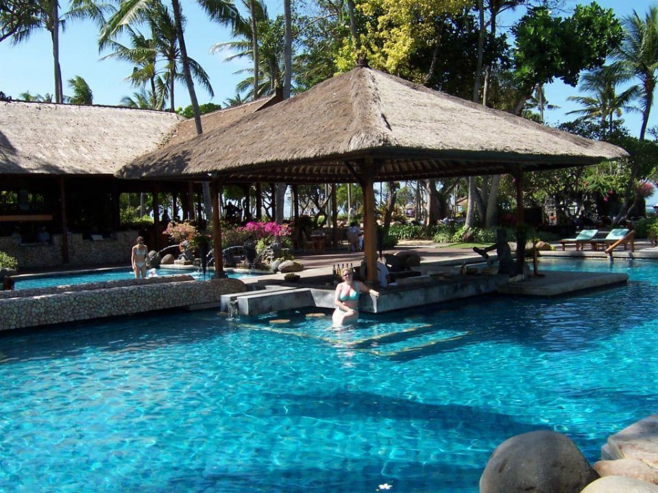 Bar im Pool Hyatt Regency Bali
