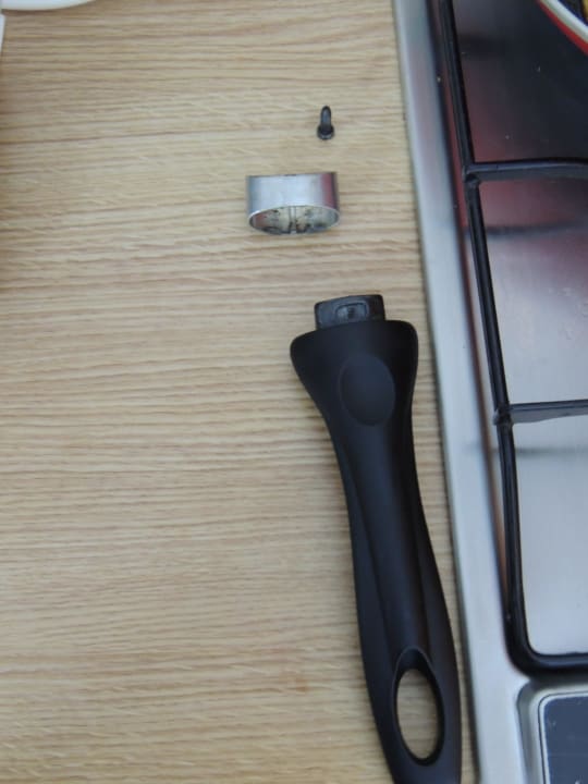 Abgebrochener Henkel der Bratpfanne Maravilla Appartements