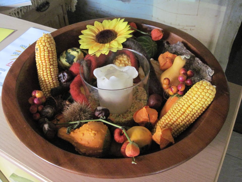 Schön: herbstliche Dekoschale Pension & Ferienwohnung Solaria