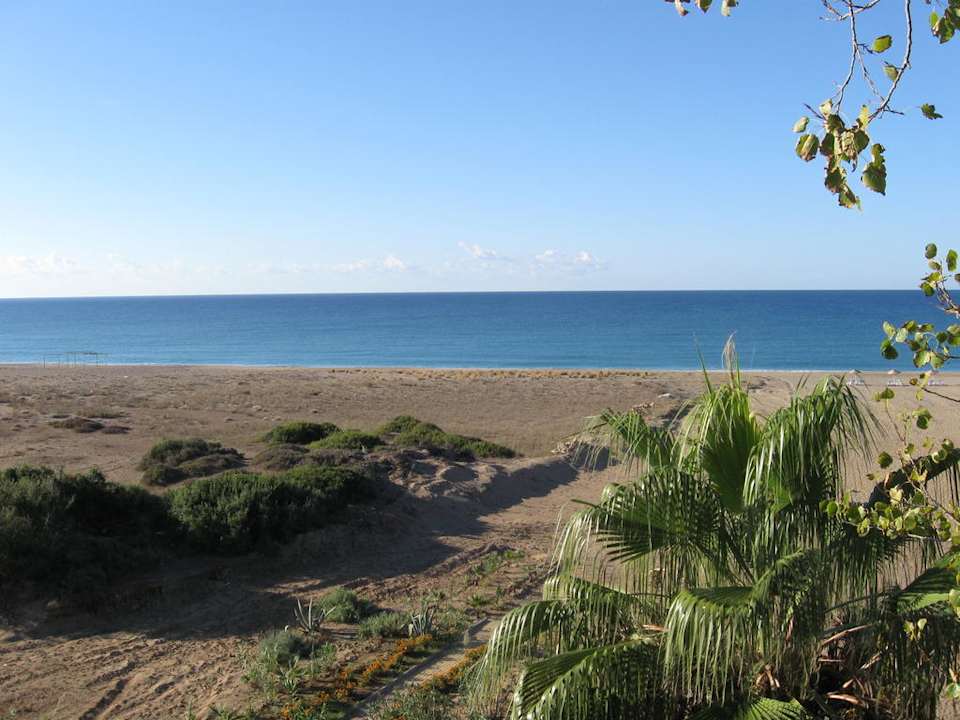 Ausblick vom Zimmer auf Strand & Meer Skys Hotel