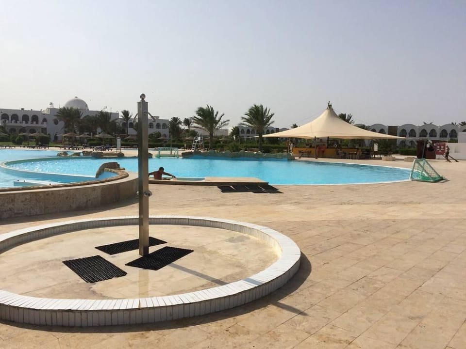 Dusche am Pool Hotel Gorgonia Beach Resort