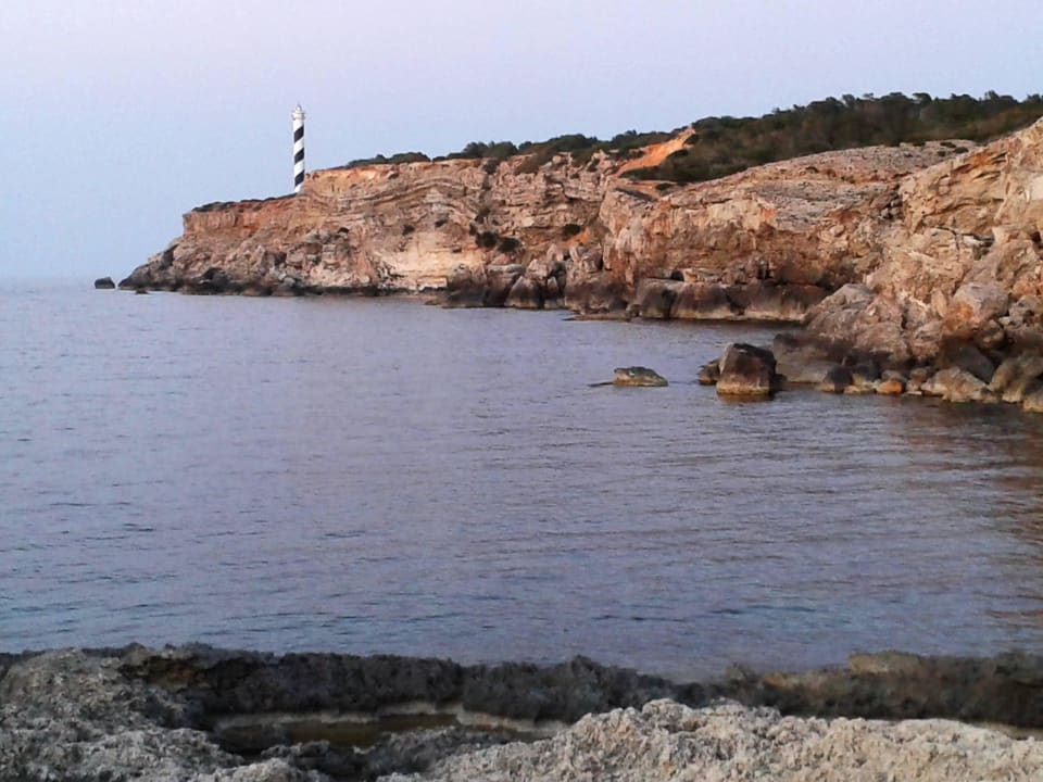 Blick auf den Leuchtturm Barceló Portinatx - Adults only