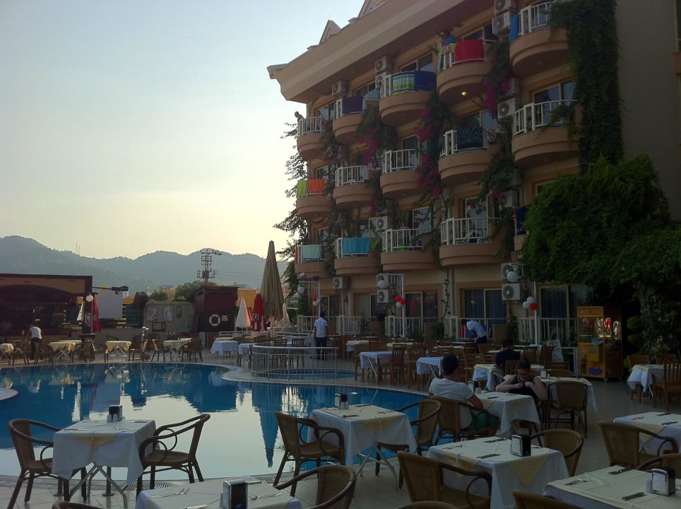 Pool mit Hotel Hotel Grand Faros