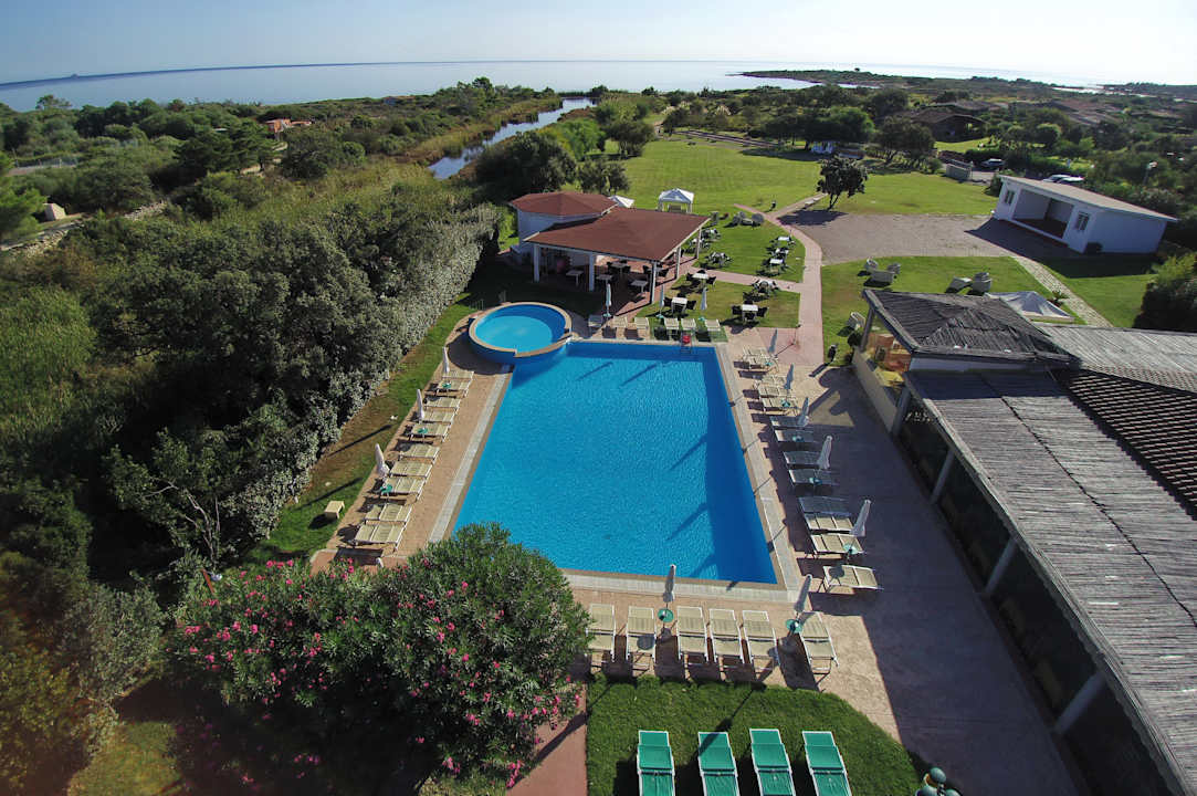 Pool Club Hotel Li Suari