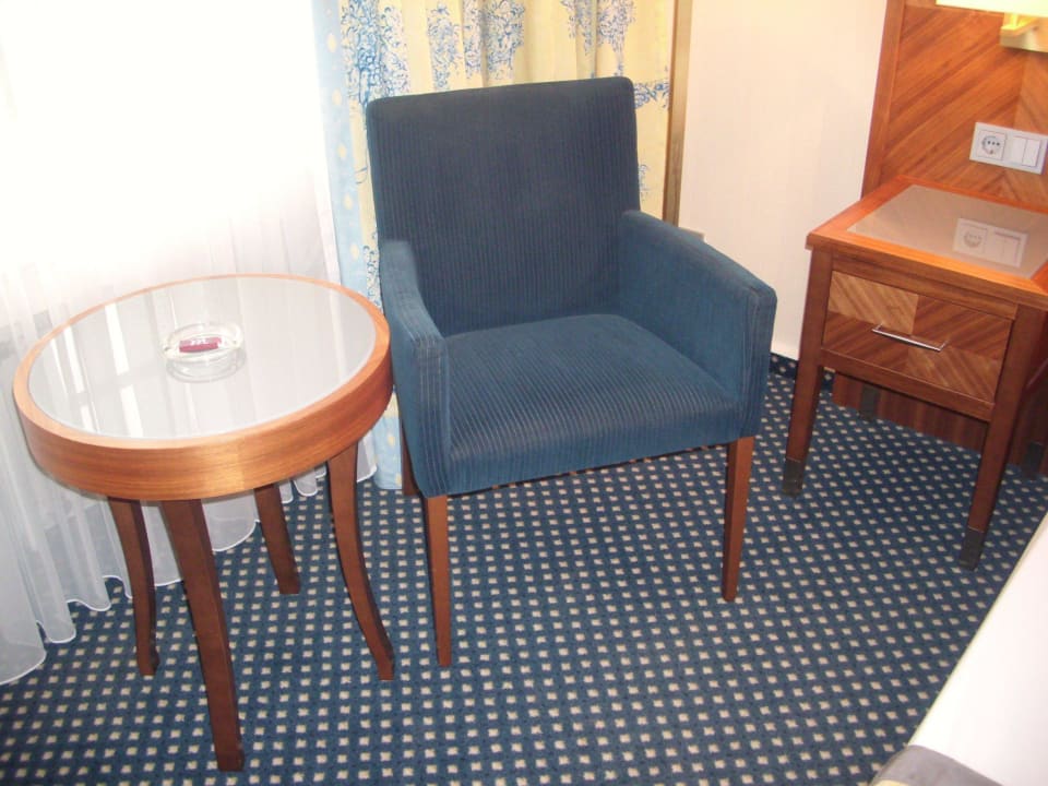 Zusätzliche Sitzgelegenheit - gemütlich Mercure Parkhotel Krefelder Hof