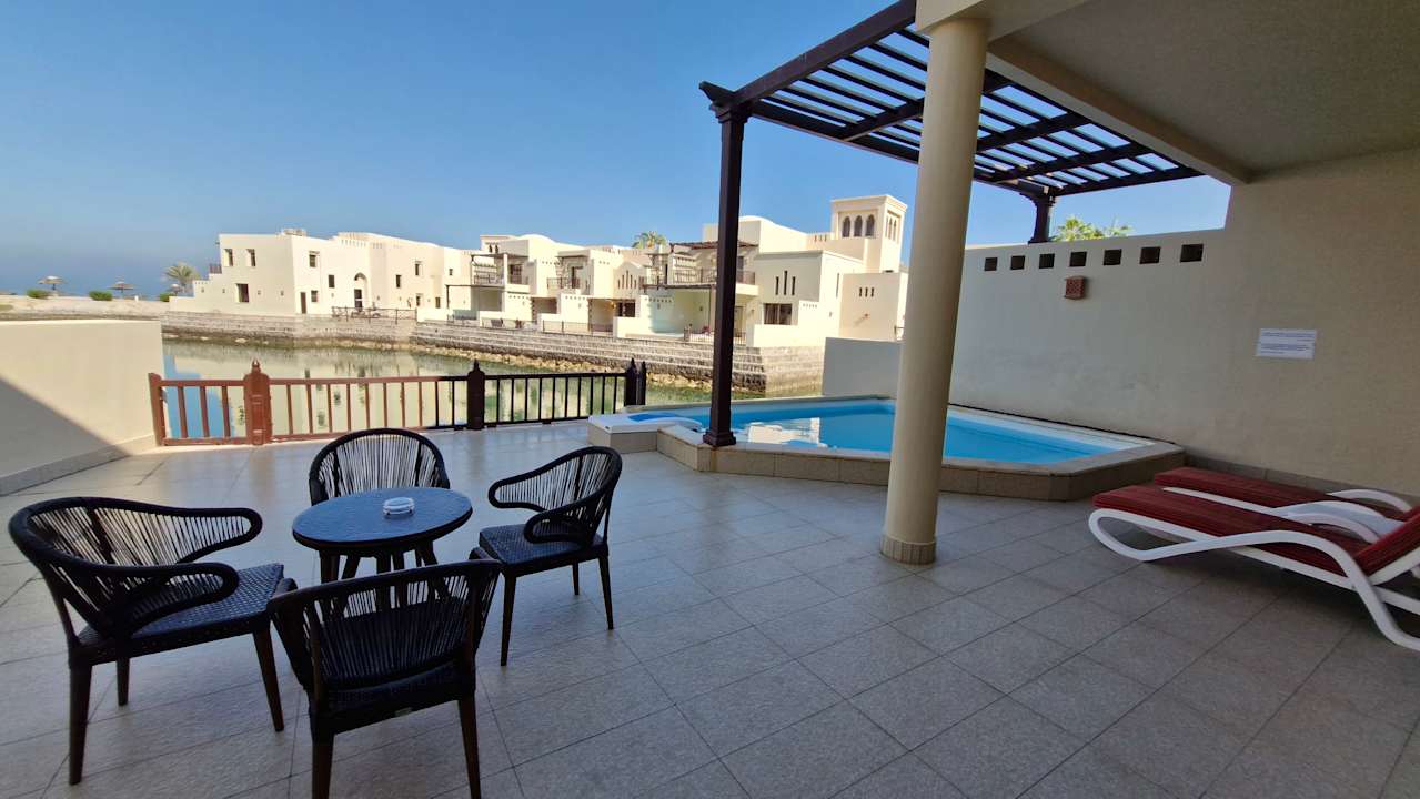 Zimmer The Cove Rotana Resort