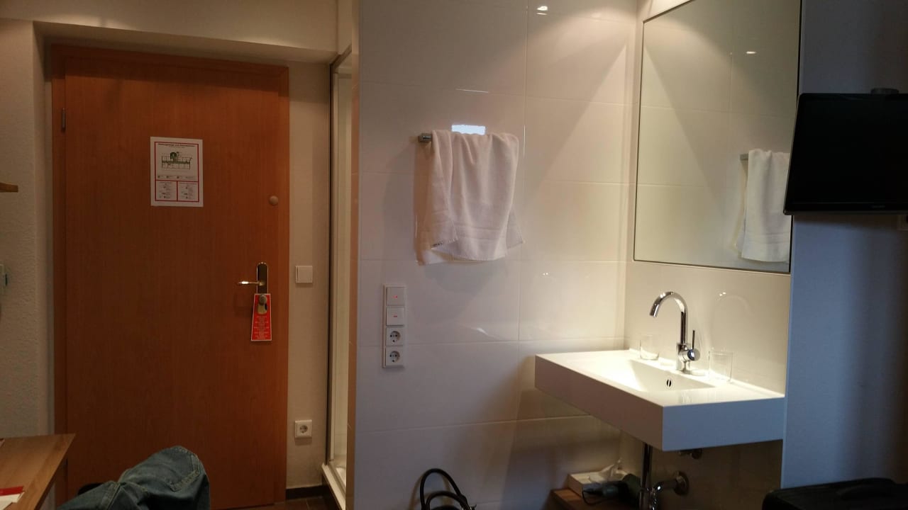 Waschbecken im Zimmer Hotel Stachus