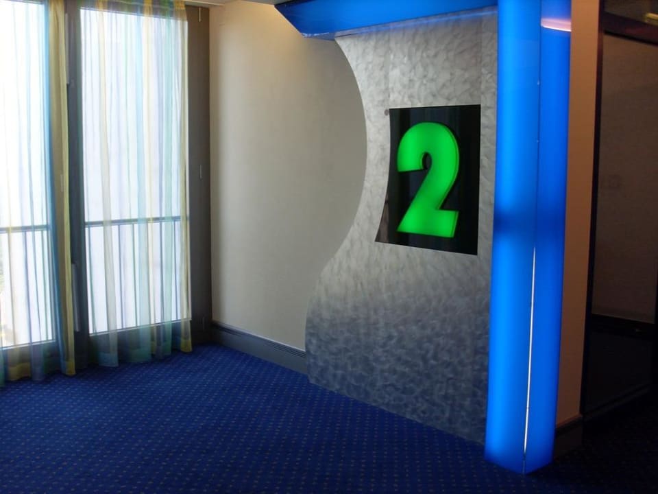 Vor den Aufzügen. (Ebene 2 von 3) INNSIDE by Meliá Bremen