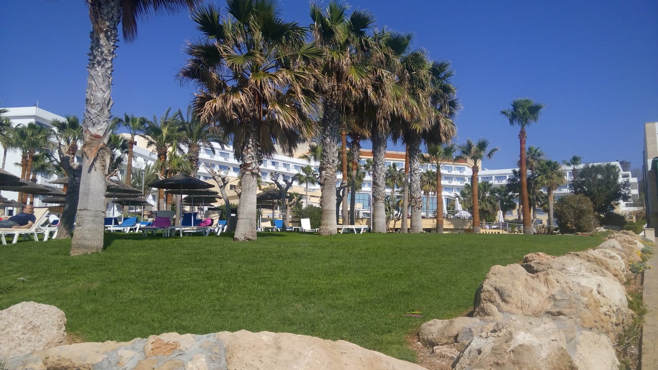 Gartenanlage St. George Beach Hotel & Spa Resort