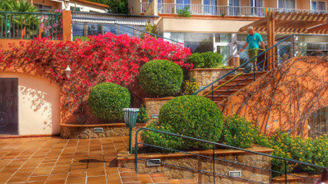 Vorm Haupthaus Valentin Grand Park Suite Hotel