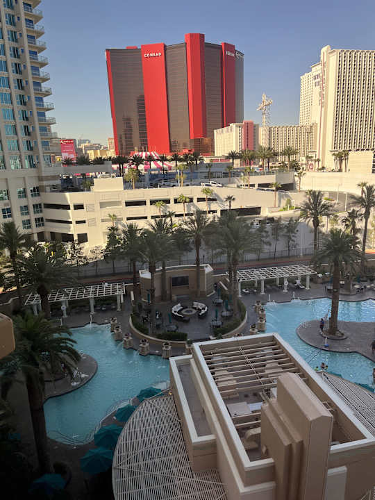 Pool Hilton Grand Vacations Suites on the Las Vegas Strip