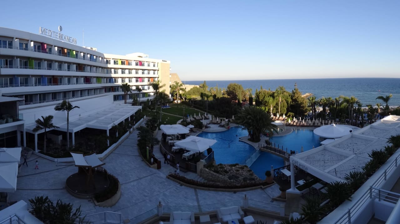 Blick vom Balkon Mediterranean Beach Hotel