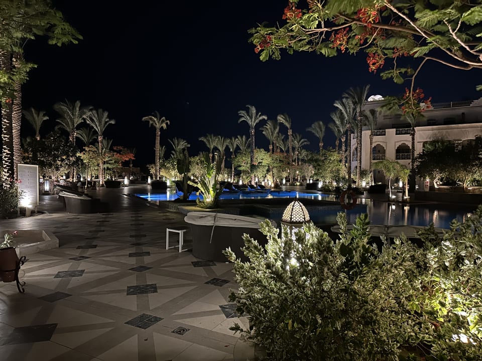 Gartenanlage The Grand Palace - Adults only