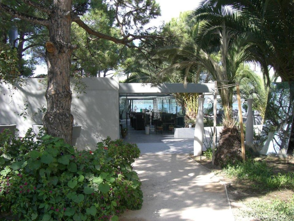 Weg zum Restaurant Ekies All Senses Resort, a Member of Design Hotels