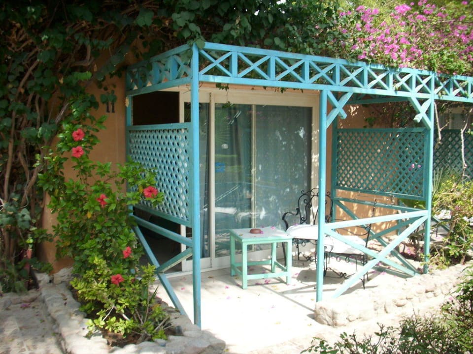 Terrasse/Eingang vom Bungi Giftun Azur Resort