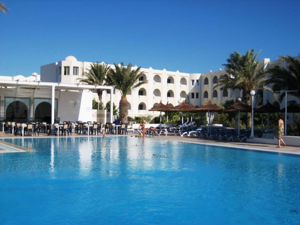 Relaxpool mit Blick auf den Neubau Calimera Yati Beach