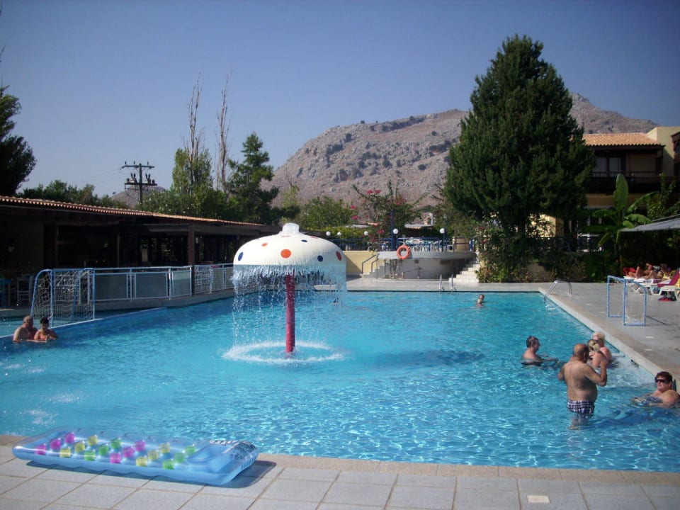 Schöner Pool Hotel Golden Odyssey