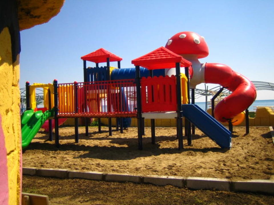Neues Teil auf dem Spielplatz Papillon Belvil