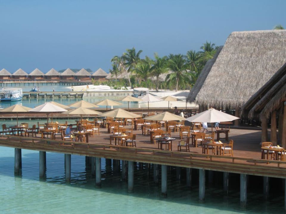 Blick vom Lighthouse auf das Lime-Restaurant Baros Maldives Resort