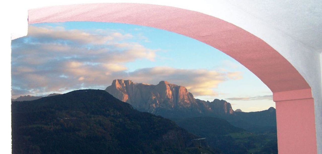 Majestätisch grüßt der Schlern im Abendschimmer Gasthof zur Traube