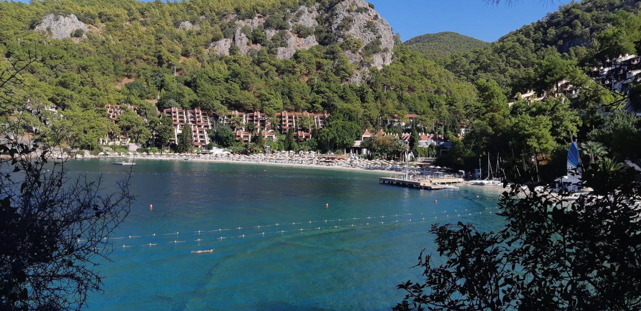 Strand Hillside Beach Club