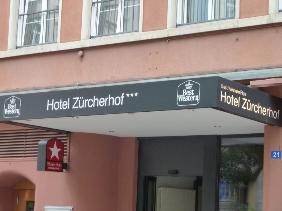 Eingang Best Western Plus Hotel Zürcherhof
