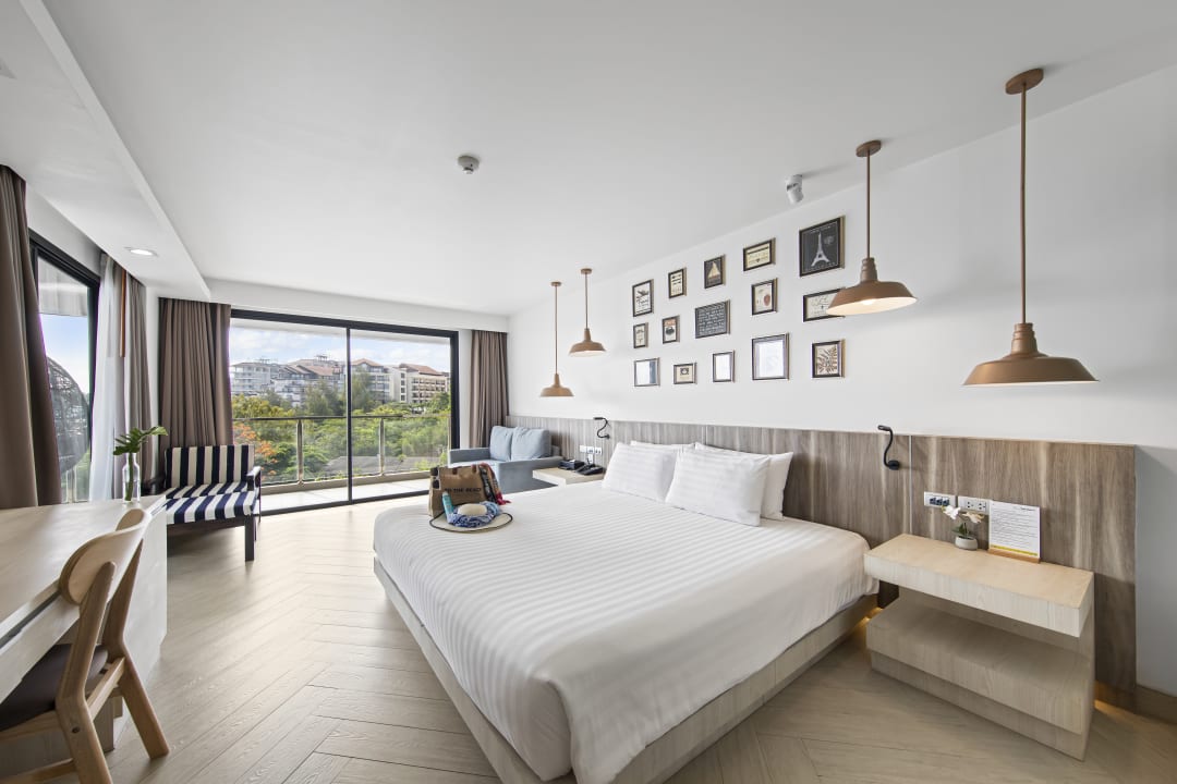 Zimmer Golden Tulip Pattaya Beachfront Resort