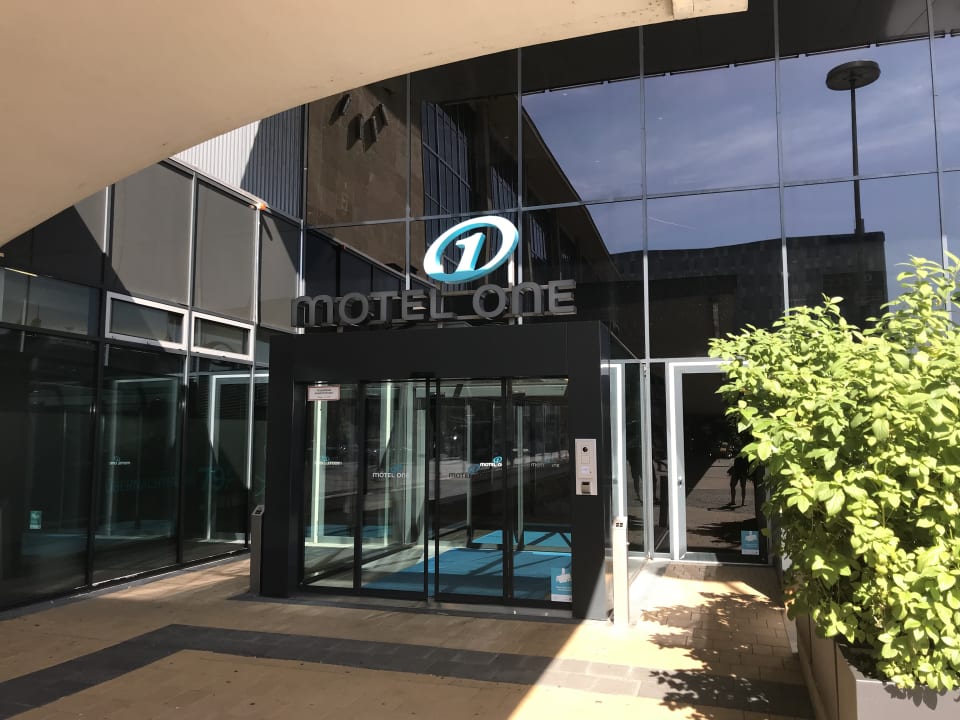Außenansicht Motel One Wien Westbahnhof