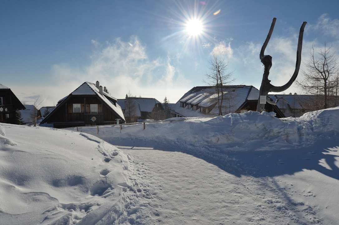 Blick vom Hotel zum Almendorf Mountain Resort Feuerberg